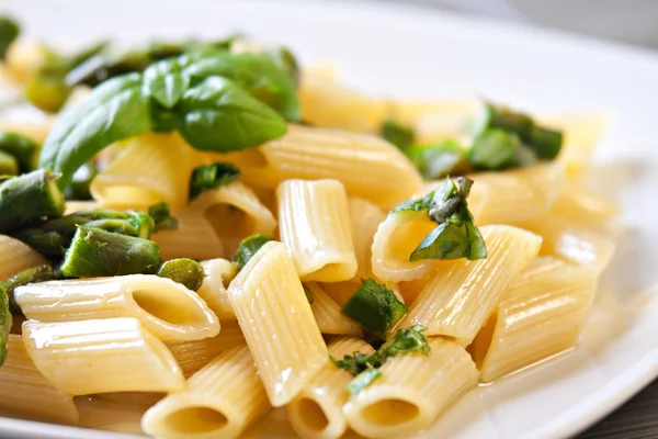 Pasta italiana con espárragos — Foto de Stock