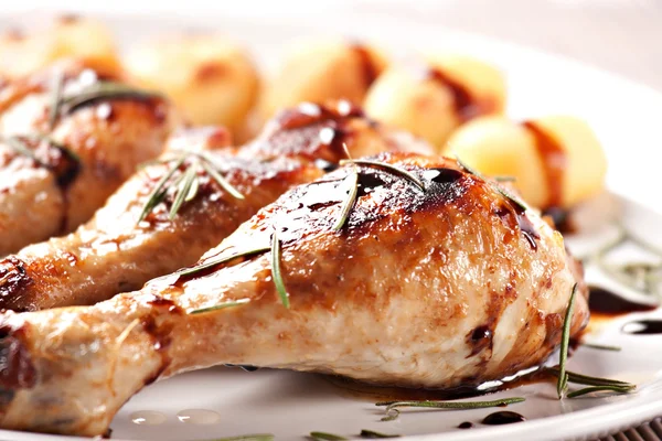 Pollo arrosto con patate — Foto Stock