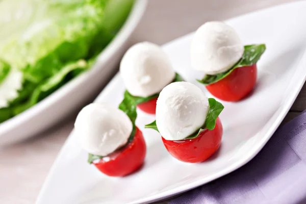 Mediterrán caprese saláta — Stock Fotó