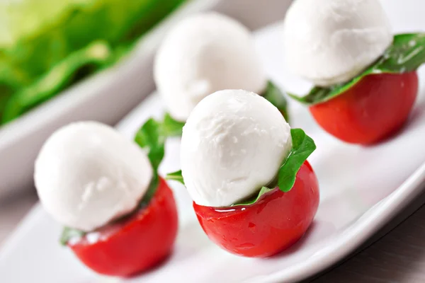 Nefis caprese salatası. — Stok fotoğraf