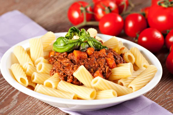 Bolognese makarony, włoskie danie — Zdjęcie stockowe