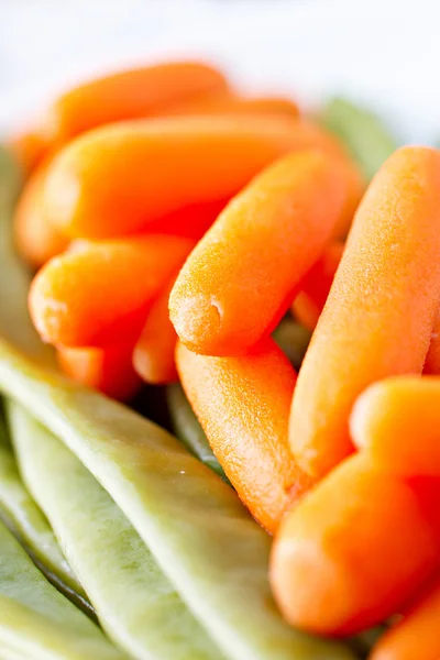 Carrots and green beans — Stock Photo, Image