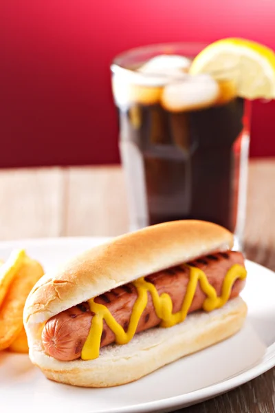 Hotdog és sült krumplival egy cola — Stock Fotó
