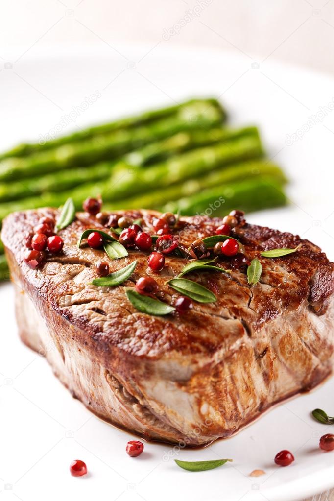 Beef fillet with pink pepper and asparagus.