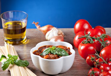 Bolognese sos ve malzemeler