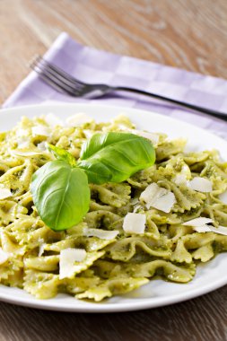 lezzetli makarna al pesto