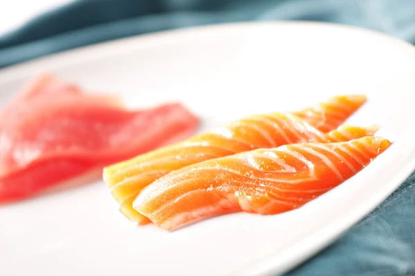 Lahodné čerstvé japonské sushi — Stock fotografie