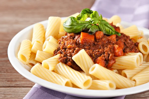 อร่อย Macaroni Bolognese — ภาพถ่ายสต็อก