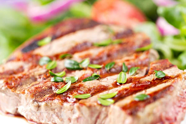 Fillet of beef with salad — Stock Photo, Image