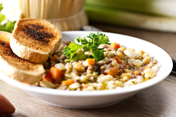 Zuppa di verdure in tavola — Foto Stock