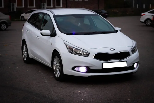 29.10.2020 Slavyansk-on-Kubani. KIA CEED, 2012 beyaz