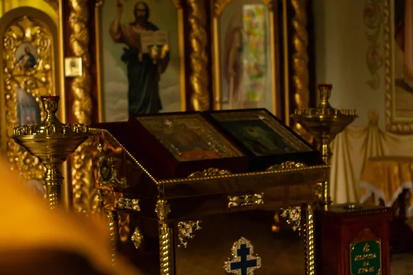 Altar na Igreja Cristã, cerimônia de batismo — Fotografia de Stock