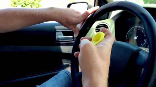 Anti-Stress-Simulator, Fahrer mit Anti-Stress — Stockvideo