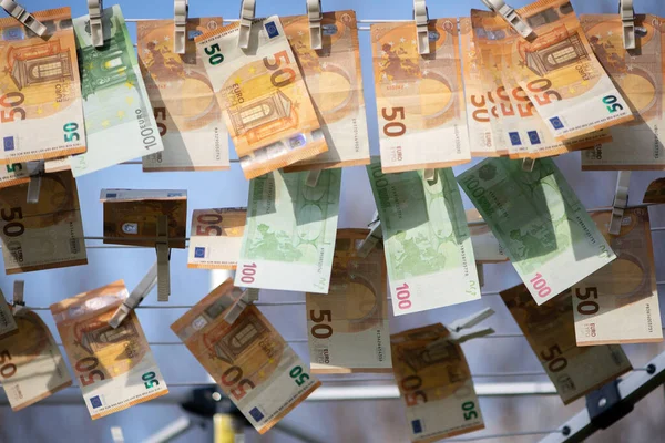 Secado Billetes 100 Euros Billetes Papel Euro Lavados Secado Del — Foto de Stock