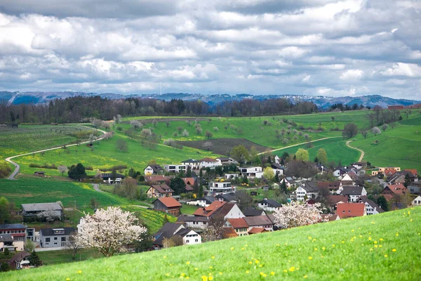 İsviçre, Canton Basel Bölgesi, Olsberg, Arisdorf 'u çevreleyen manzara