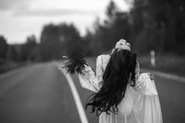 Rear View Young Woman White Dress Running Asphalt Country Road — Stock Photo, Image