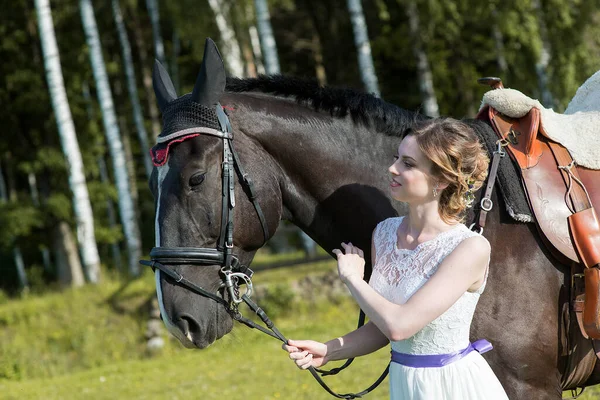 Красивый Портрет Невесты Лошадью День Свадьбы — стоковое фото