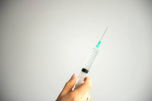 Seringue Injection Médicale Dans Main Paume Les Doigts Médecine Équipement — Photo