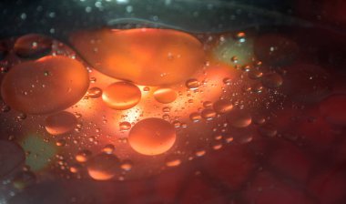 Yumuşak yağ katmanlı yatay sanatsal soyut, yumuşak eğimli ve zarif hareketli rüya gibi bir sıvı bileşimi yaratıyor..