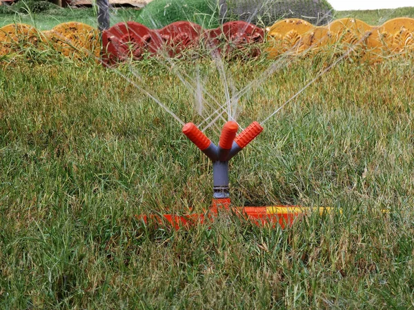 Foto Della Fontana Irrigazione Rotativa — Foto Stock