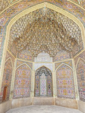 Şiraz, İran - 12 Nisan 2017: Şiraz şehrinde güzel bir mus turizm fotoğrafı