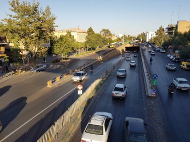Şiraz, İran - 12 Nisan 2017: Şiraz şehrindeki güzel bahçelerin turizm fotoğrafı