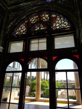 Şiraz, İran - 12 Nisan 2017: Şiraz şehrindeki eski turizm fotoğrafları