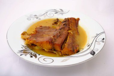 Geleneksel Irak balığı Sope Masmoota 'nın fotoğrafı.