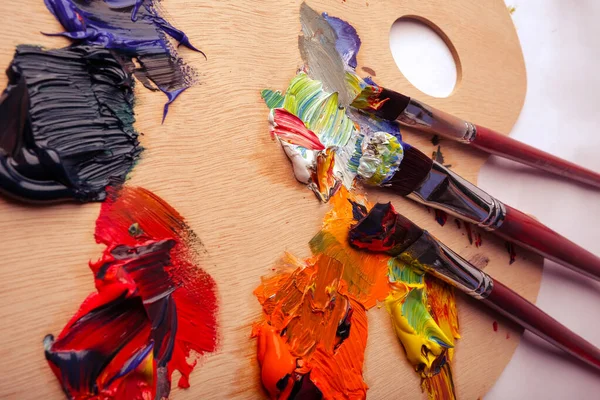 Wooden Pallete Mixing Oil Paints — Stock Photo, Image