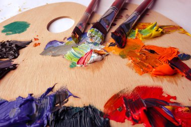 Yağlı boyaları karıştırmak için ahşap paletler