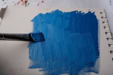 Yağlı boyaların tuvale karıştığı soyut bir fotoğraf