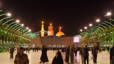 Karbala, Irak - 23 Şubat 2015: Karbala şehrinde imam Husien Shrinei 'nin fotoğrafı