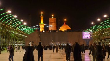 Karbala, Irak - 23 Şubat 2015: Karbala şehrinde imam Husien Shrinei 'nin fotoğrafı
