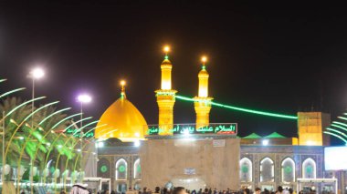 Karbala, Irak - 23 Şubat 2015: Karbala şehrinde imam Husien Shrinei 'nin fotoğrafı
