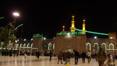 Karbala, Irak - 23 Şubat 2015: Karbala şehrinde imam Husien Shrinei 'nin fotoğrafı