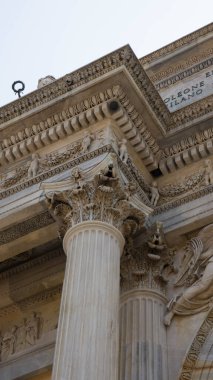 Milan, İtalya - 7 Eylül 2012: Milano 'da turizm fotoğrafları