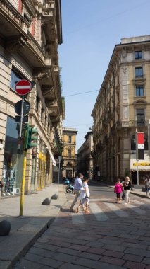 Milan, İtalya - 7 Eylül 2012: Milano 'da turizm fotoğrafları