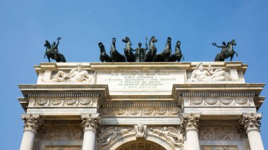 Milan, İtalya - 7 Eylül 2012: Milano 'da turizm fotoğrafları