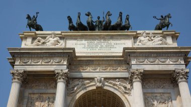 Milan, İtalya - 7 Eylül 2012: Milano 'da turizm fotoğrafları