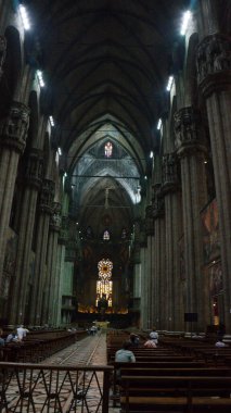 Milan, İtalya - 7 Eylül 2012: Milano Katedrali 'nde turizm fotoğrafı