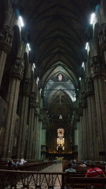 Milan, İtalya - 7 Eylül 2012: Milano Katedrali 'nde turizm fotoğrafı