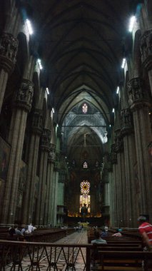 Milan, İtalya - 7 Eylül 2012: Milano Katedrali 'nde turizm fotoğrafı