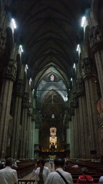 Milan, İtalya - 7 Eylül 2012: Milano Katedrali 'nde turizm fotoğrafı