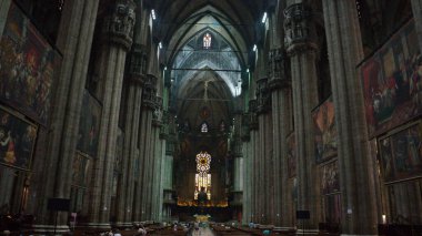 Milan, İtalya - 7 Eylül 2012: Milano Katedrali 'nde turizm fotoğrafı