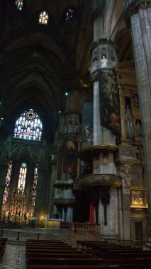 Milan, İtalya - 7 Eylül 2012: Milano Katedrali 'nde turizm fotoğrafı