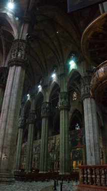 Milan, İtalya - 7 Eylül 2012: Milano Katedrali 'nde turizm fotoğrafı