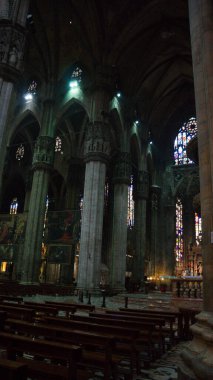 Milan, İtalya - 7 Eylül 2012: Milano Katedrali 'nde turizm fotoğrafı