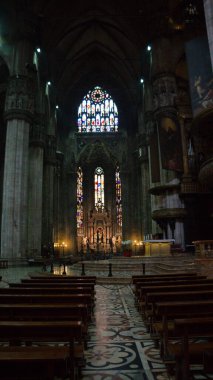 Milan, İtalya - 7 Eylül 2012: Milano Katedrali 'nde turizm fotoğrafı