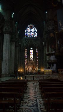 Milan, İtalya - 7 Eylül 2012: Milano Katedrali 'nde turizm fotoğrafı