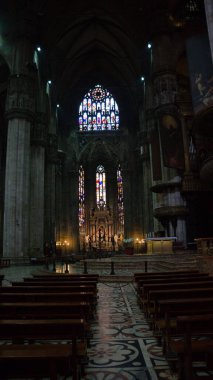 Milan, İtalya - 7 Eylül 2012: Milano Katedrali 'nde turizm fotoğrafı